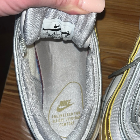 🌟Unique Nike Tennis Shoes Size 8 Great condition!!🌟 - Picture 5 of 5